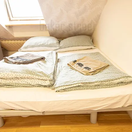 Attic 3 Bedrooms With 2 Bathrooms Apartment Prague