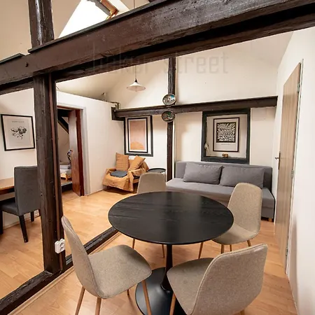 Attic 3 Bedrooms With 2 Bathrooms Prague