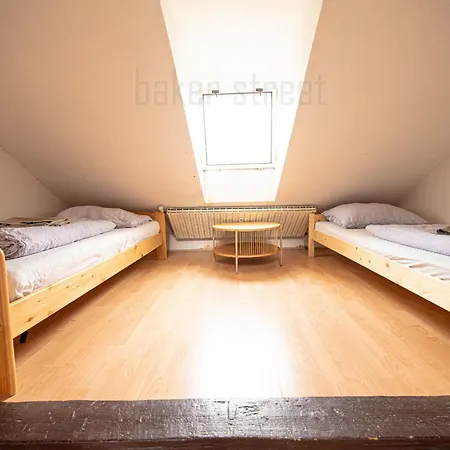 Attic 3 Bedrooms With 2 Bathrooms Apartment