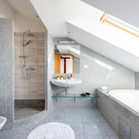 Cozy 4-bedrooms With Terrace
