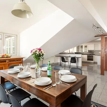 Cozy 4-bedrooms With Terrace