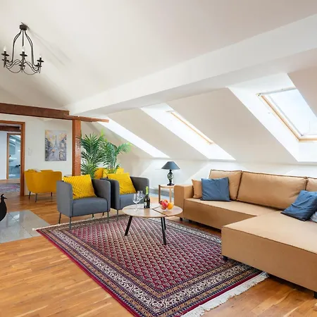 Apartment Cozy 4-bedrooms With Terrace