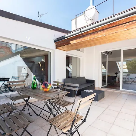 Cozy 4-bedrooms With Terrace Apartment *