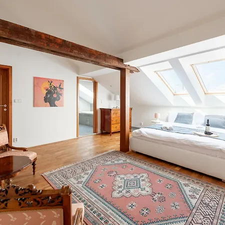 Cozy 4-bedrooms With Terrace Apartment