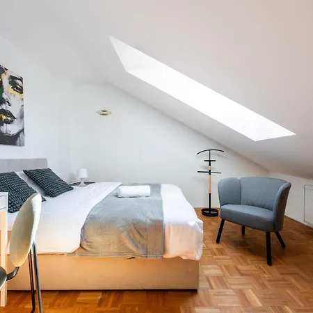 Cozy 4-bedrooms With Terrace Apartment Prague