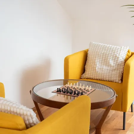 Apartment Cozy 4-bedrooms With Terrace Prague