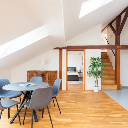 Cozy 4-bedrooms With Terrace * Prague