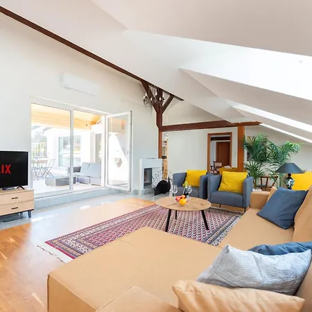 Cozy 4-bedrooms With Terrace