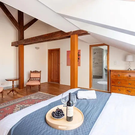 Apartment Cozy 4-bedrooms With Terrace *