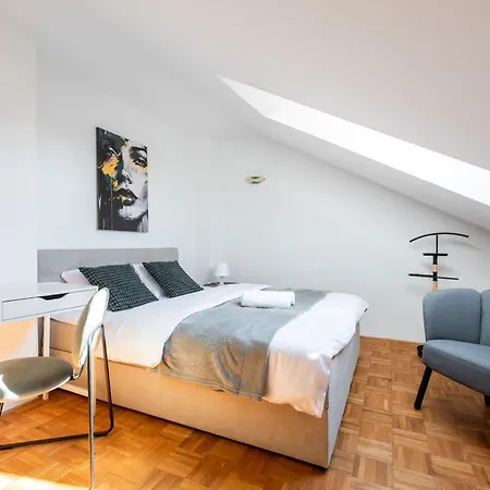 Cozy 4-bedrooms With Terrace