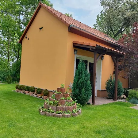 Bright Cosy House With Parking Prague