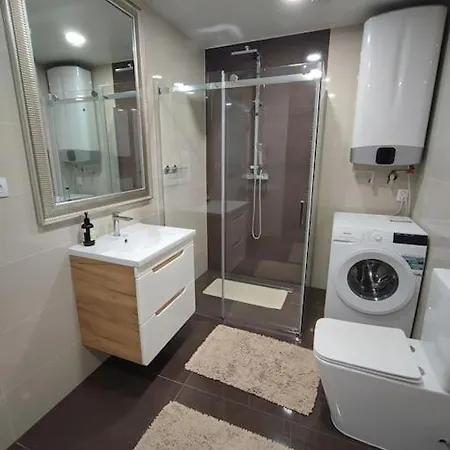 Bright Cosy House With Parking Holiday home *