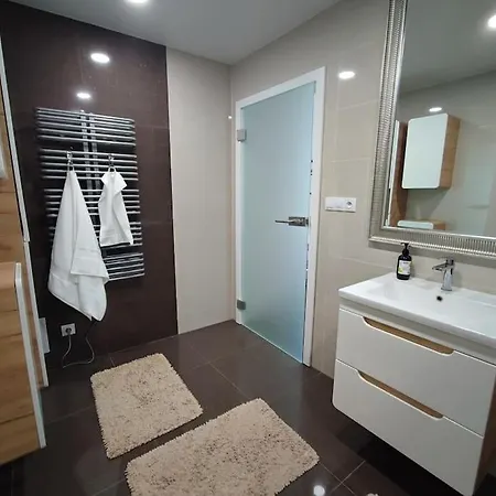 Holiday home Bright Cosy House With Parking *