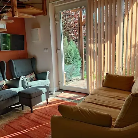 Bright Cosy House With Parking