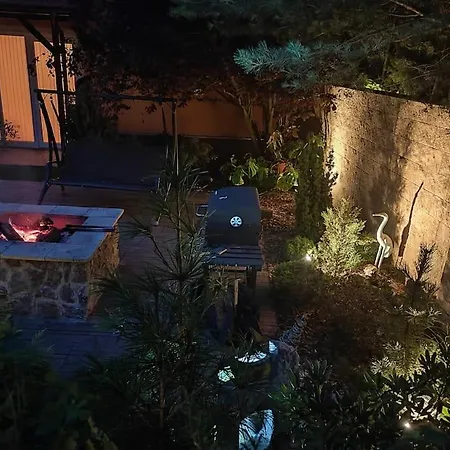 Bright Cosy House With Parking