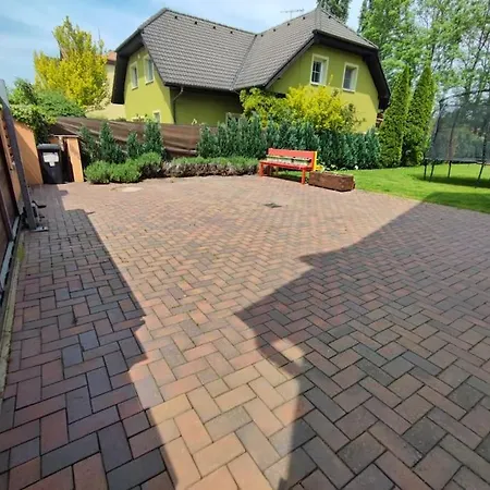 Bright Cosy House With Parking