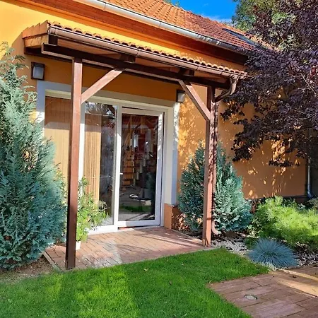 Bright Cosy House With Parking Feriehus