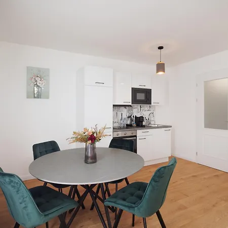 Chic With Terrace & View Apartment