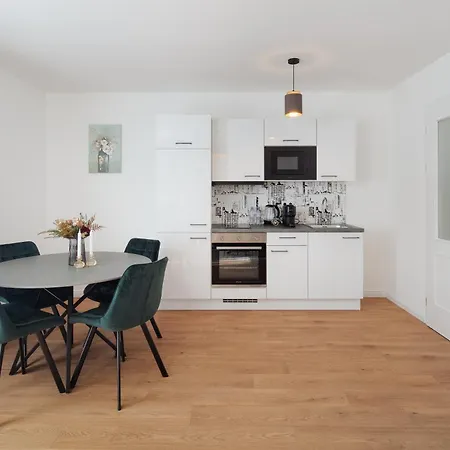 Chic With Terrace & View Apartment
