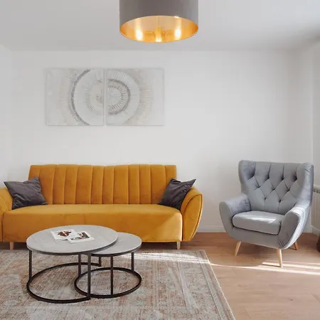 Apartment Chic With Terrace & View *