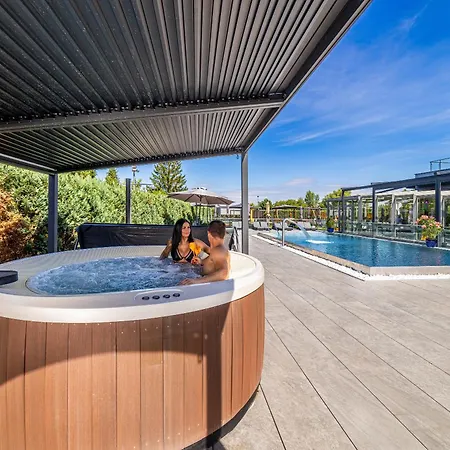 Hotel Aura Design & Garden Pool Prague