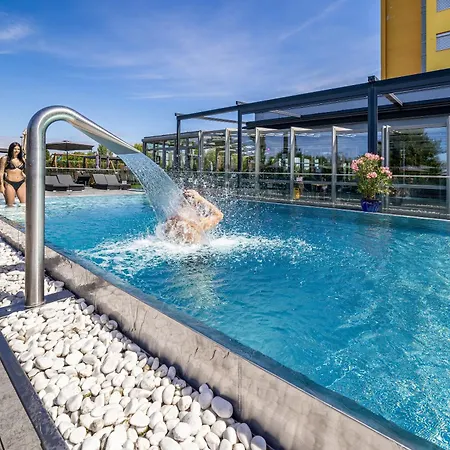Aura Design & Garden Pool Prague
