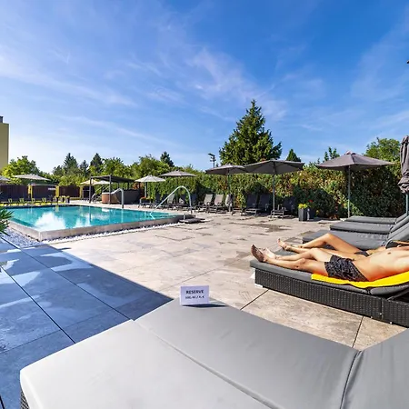 Hotel Aura Design & Garden Pool Prague
