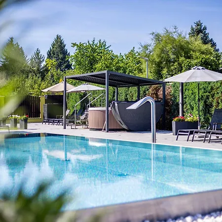 Aura Design & Garden Pool Hotel Prague