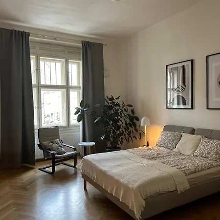 Spacious Elegance - A Gem Apartment Prague