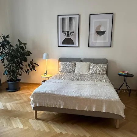 Spacious Elegance - A Gem Apartment Prague