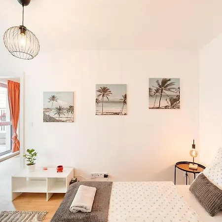 Apartment Domino *
