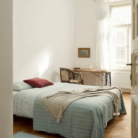 Artisan & Old-timey 2 Bedrooms
