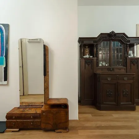 Artisan & Old-timey 2 Bedrooms Apartament *