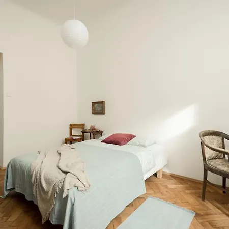 Artisan & Old-timey 2 Bedrooms Apartament *