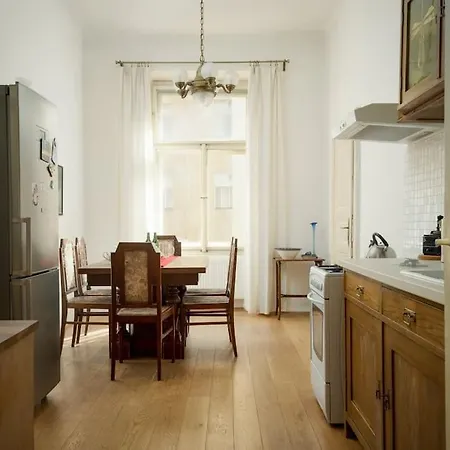 Artisan & Old-timey 2 Bedrooms Apartament *