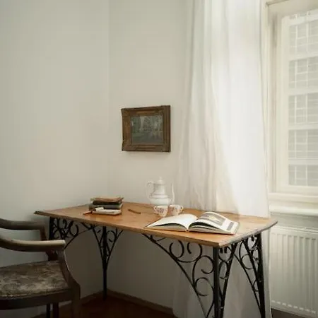 Apartament Artisan & Old-timey 2 Bedrooms Praga