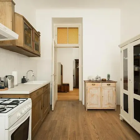Artisan & Old-timey 2 Bedrooms