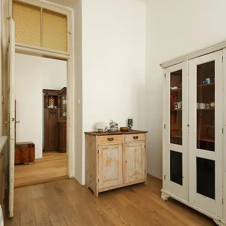 Artisan & Old-timey 2 Bedrooms Apartment *