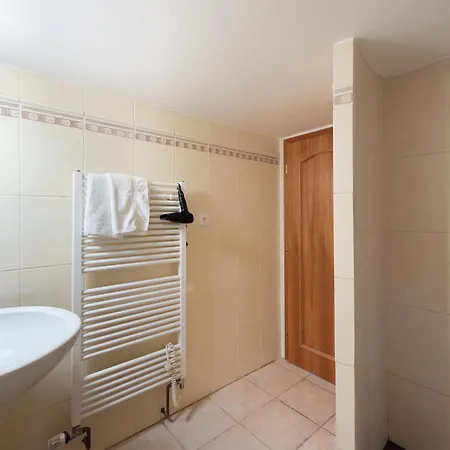 Cozy 4-bedrooms With Terrace * Prague