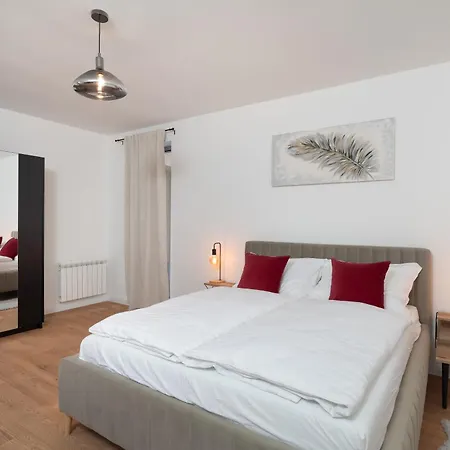 Granite - Cozy Center With Balcony Apartment *