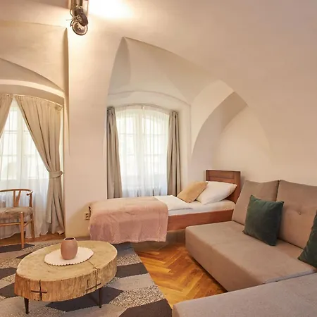 Lazenska N4 Prague