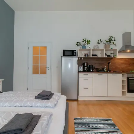 Stepanska Cr Apartment *