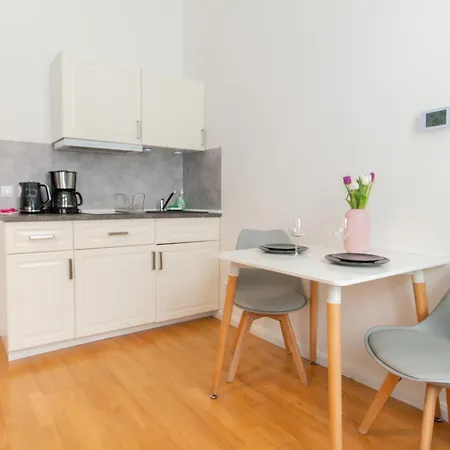 Apartment Stepanska Cr *