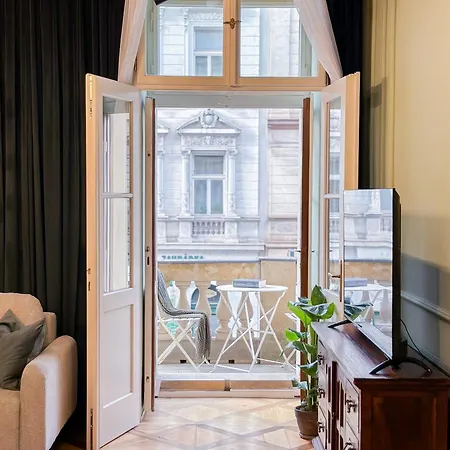 Turnkey I Antonin Dvorak Apartment