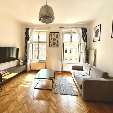 Fantastic Location! Superhost 5 Star *