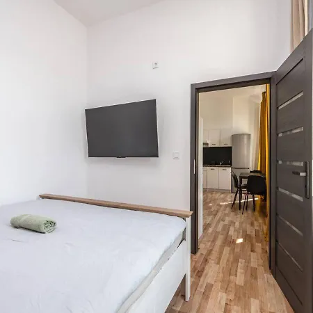 Apartment Crimson Charm *