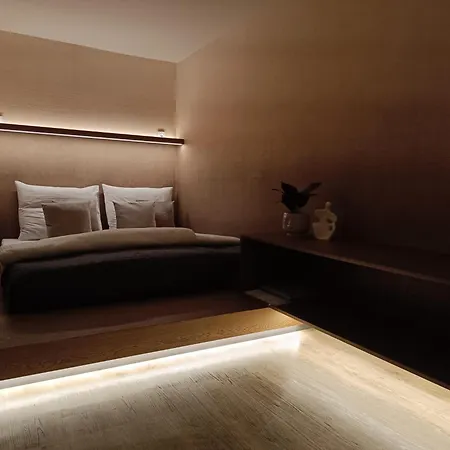 David's Town Center Apartment *