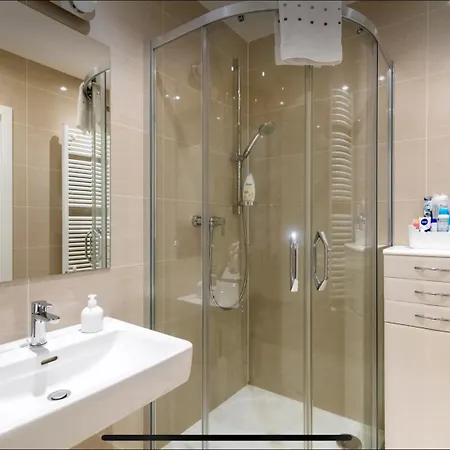 Rezidence Garden Towers - S Parkovanim Apartment