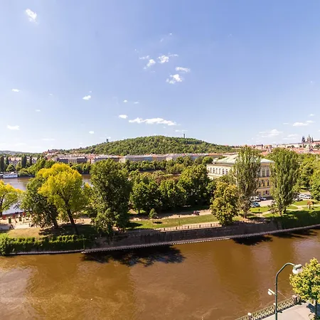 Apartment Classy Riverside In The Old Town Of Prague