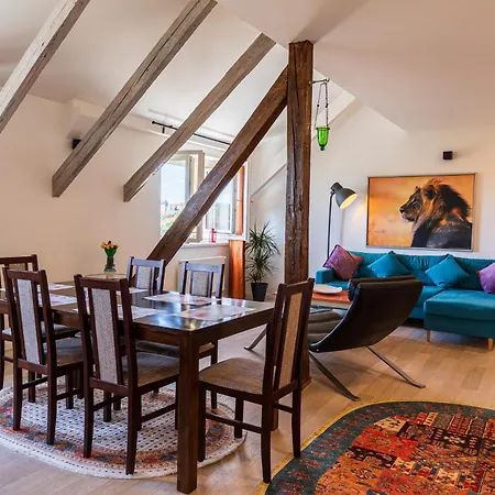 Classy Riverside In The Old Town Of Apartment *